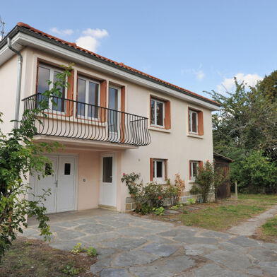 Maison 6 pièces 1380 €