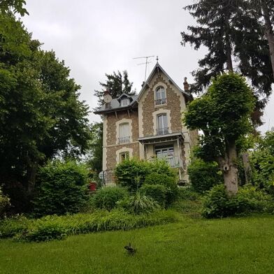 Maison 7 pièces 1980 €