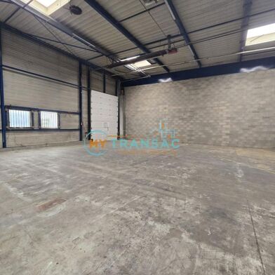 Local industriel  2606 €