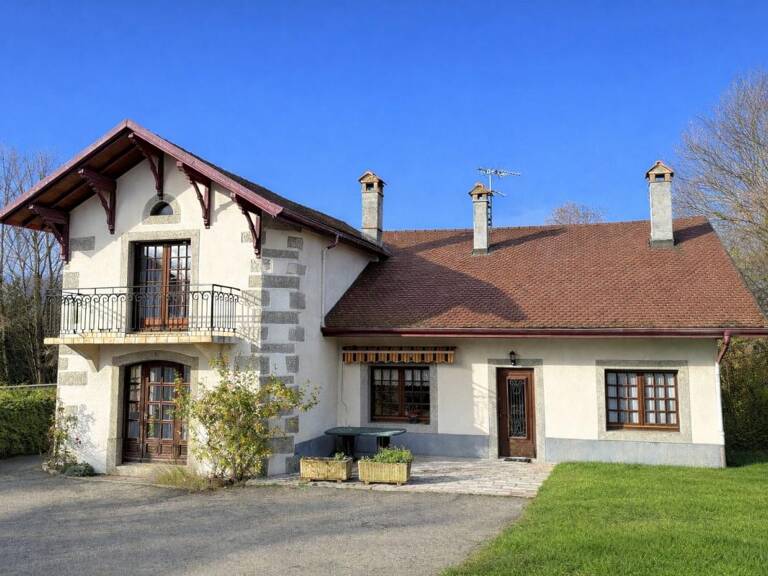 Maison individuelle de 9 pièces, 223 m2 habitables sur parcelle de 679 m2 — photo 1