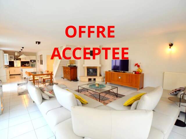 Maison de ville 4 pièces – 160 m² – Centre de Lunel avec garage, extérieur et chambre parentale — photo du bien