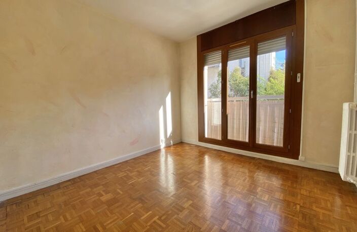 APPARTEMENT T3 54M² / TERRASSE / LOGGIA / PLACE DE  PARKING / — photo 3