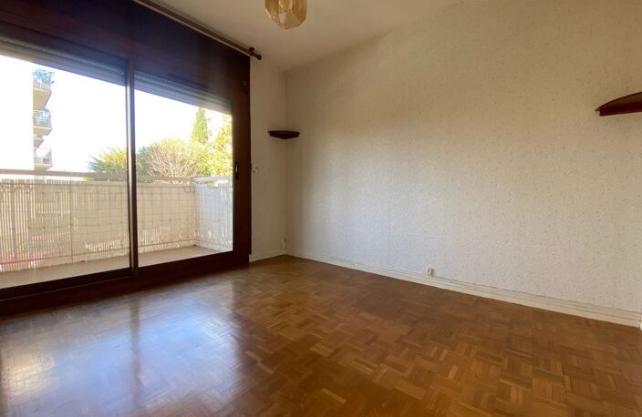 APPARTEMENT T3 54M² / TERRASSE / LOGGIA / PLACE DE  PARKING / — photo 4