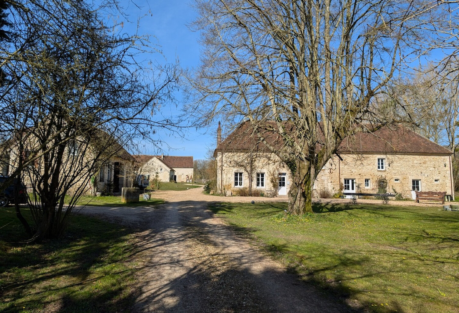 Exceptionnelle propriété, hameau de 6 bâtiments, proche fore — photo 1