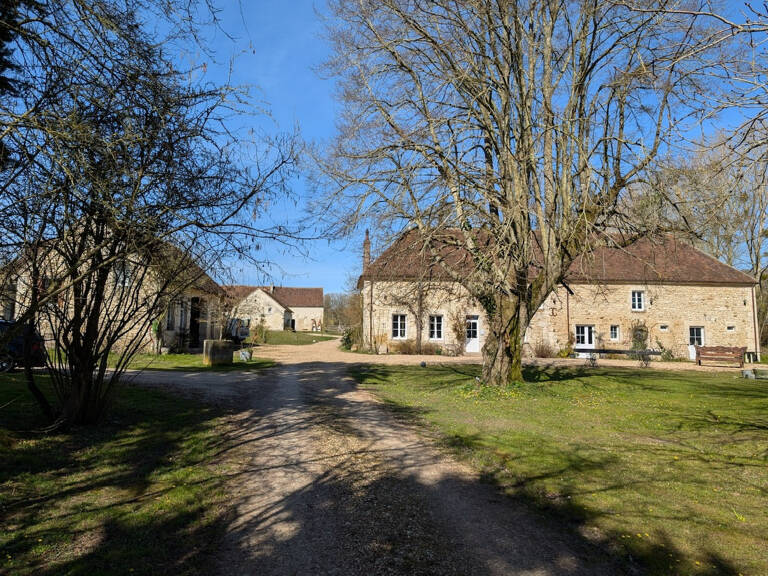 Exceptionnelle propriété, hameau de 6 bâtiments, proche fore — photo 1