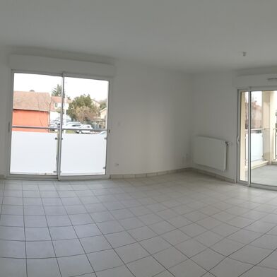 Appartement 3 pièces 810 €