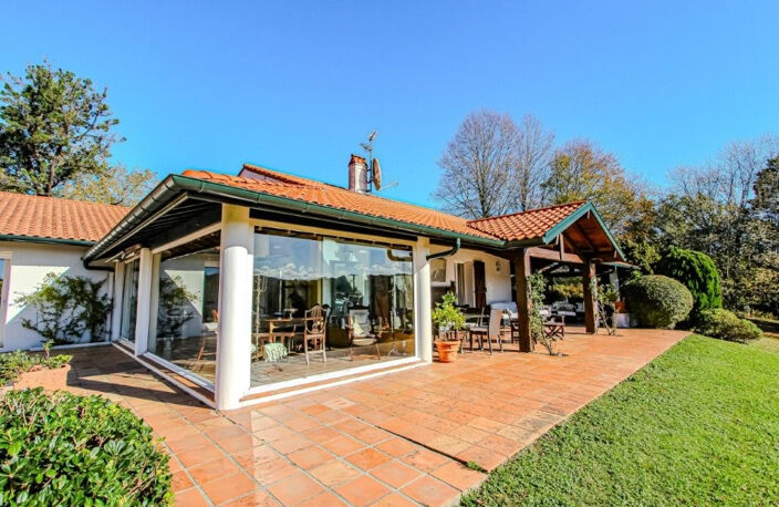 BASSUSSARRY PROCHE GOLF ARCANGUES  GRANDE ET MAGNIFIQUE PROPRIETE   PARC DE 4 HECTARES AVEC LAC PRIVÉ — photo 2