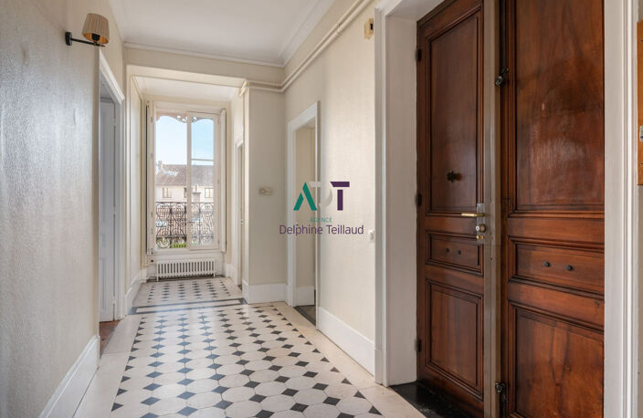 Au coeur du quartier des Antiquaires — photo 2