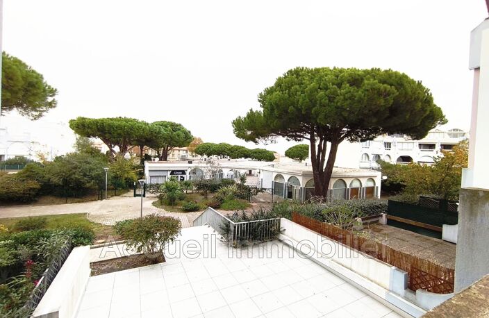 Studio côté espaces verts, avec cellier privé.<BR>Bon état, vendu — photo 4