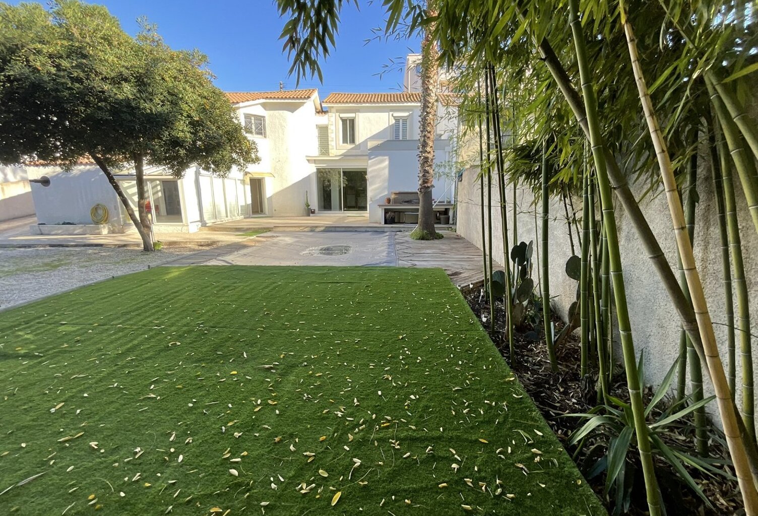 Villa — photo 1