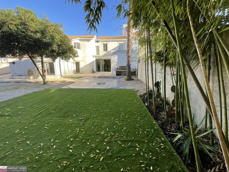 Villa — photo 1