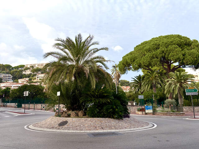 Local commercial 65 m2 Carnolès — photo du bien