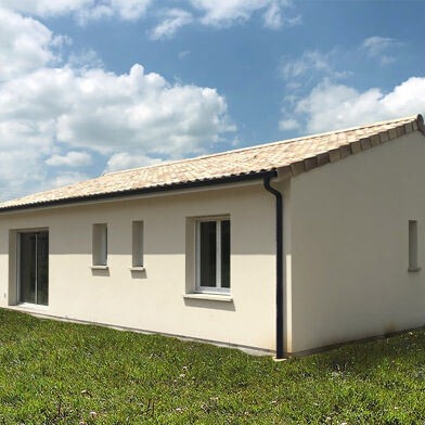 Maison 4 pièces 890 €