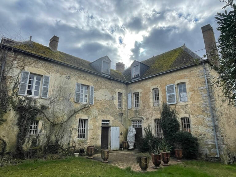 Ancien presbytère du XVIII ème avec dépendances sur jardin c — photo 1