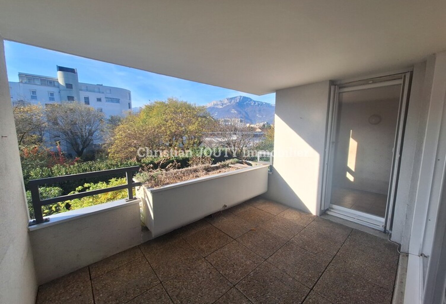 F4 — photo 1