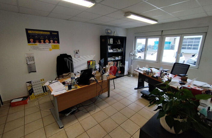 AUXERRE - SECTEUR AV JEAN MERMOZ - LOCAL COMMERCIAL DE 420M² PARKING — photo 3