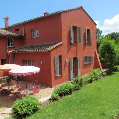 Maison 16 pièces 2300000 €