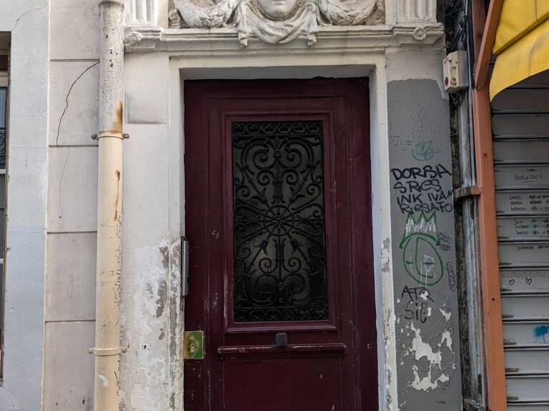 Rez-de-chaussée sur cour arborée. — photo 1