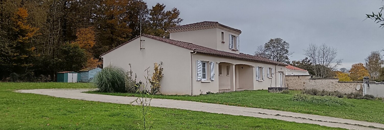 Maison 5 Pièces 143 m² à vendre à Brizambourg (17770)