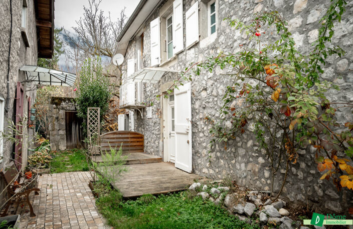 Maison atypique au coeur du village — photo 3