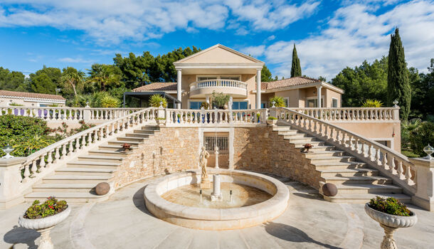 Villa / Maison 10 pièces  à vendre La Ciotat 13600