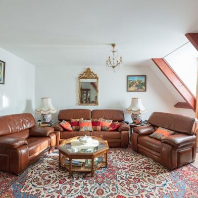 Appartement 6 pièces 261990 €