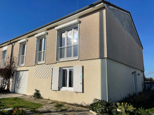 Maison 5 pièces de 123m2 avec jardin et garage - IMMOCENTER — photo du bien