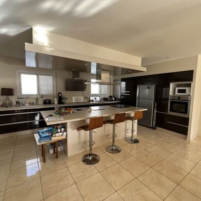 Maison 7 pièces 937800 €