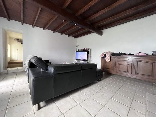 Maison en pierre de 5 pièces principales — photo du bien