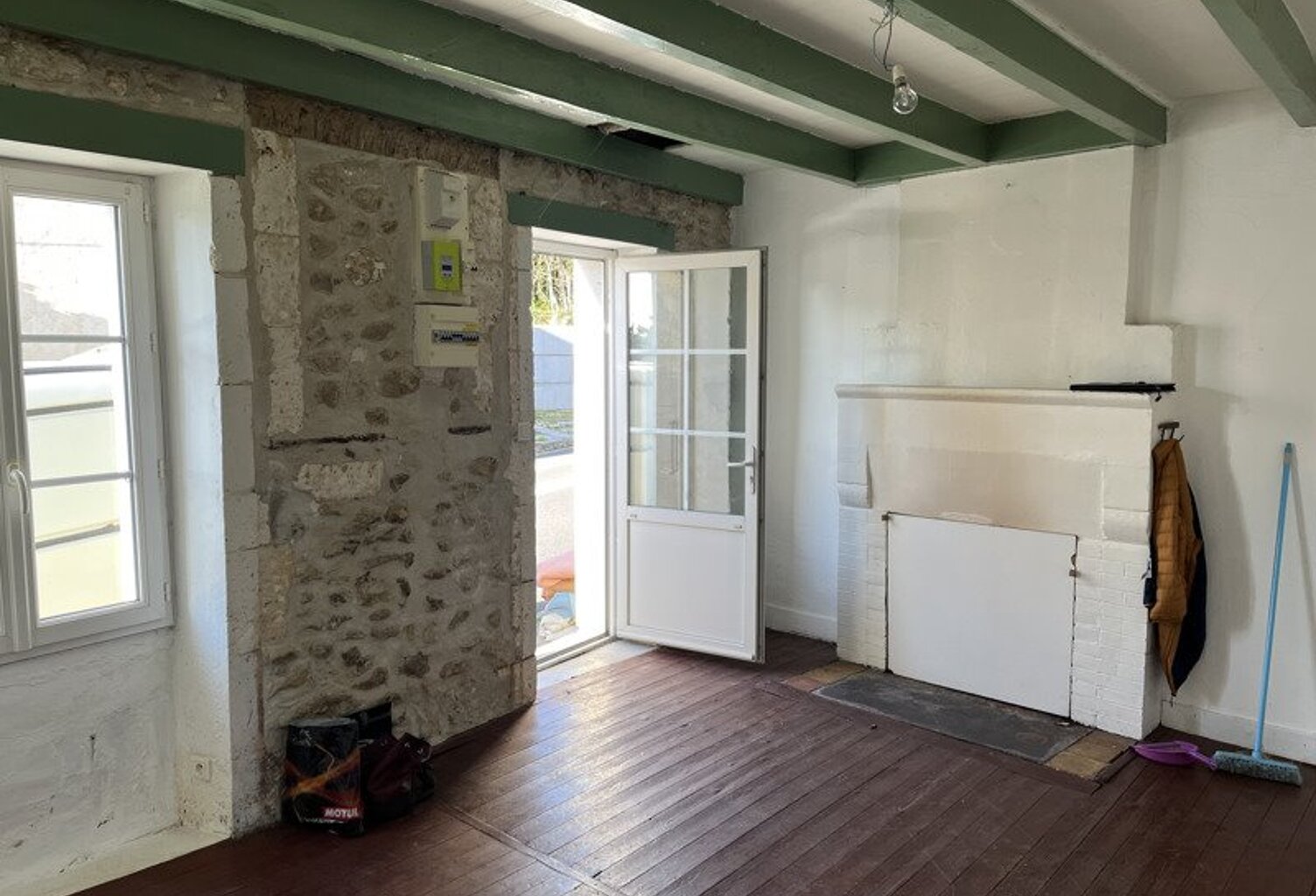 Maison en pierre de 2 pièces principales — photo 1