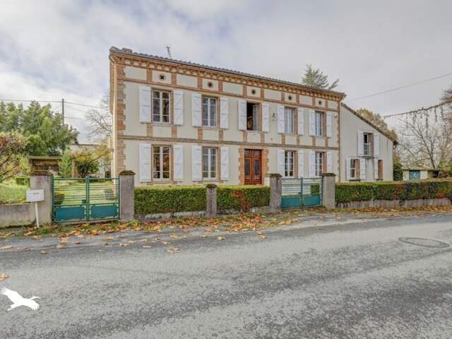 Maison de ville de 9 pièces principales — photo du bien