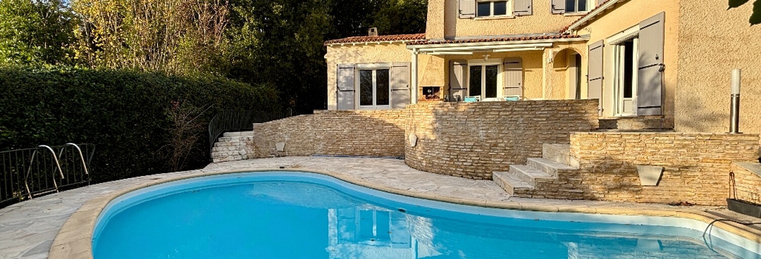 Maison 6 Pièces 133 m² à vendre à Saintes (17100)