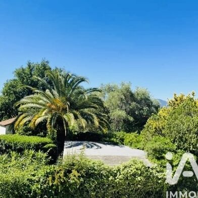 Appartement 4 pièces 242000 €