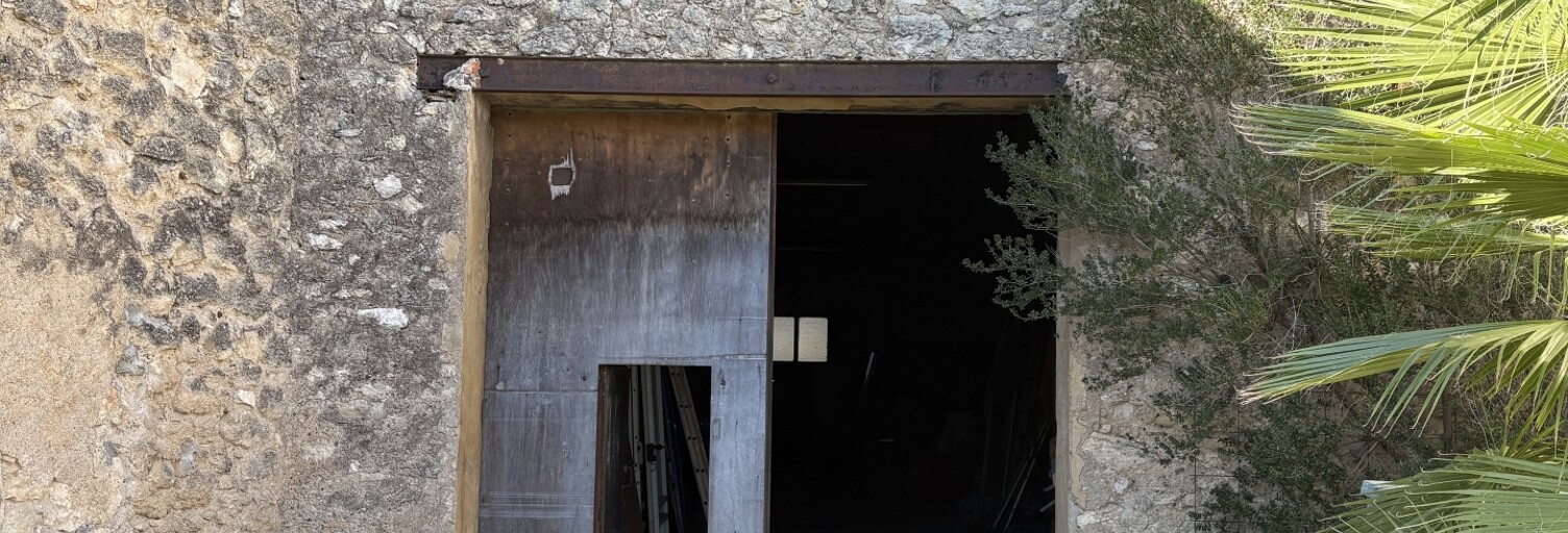 Garage  400 m² à vendre à Maraussan (34370)