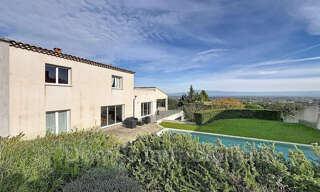 Maison 7 Pièces 165 m² à vendre à Saint-Saturnin-lès-Avignon (84450)