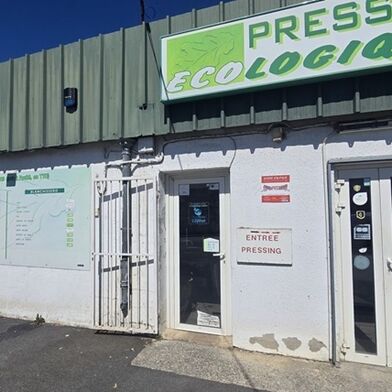 Commerce 2 pièces 54900 €