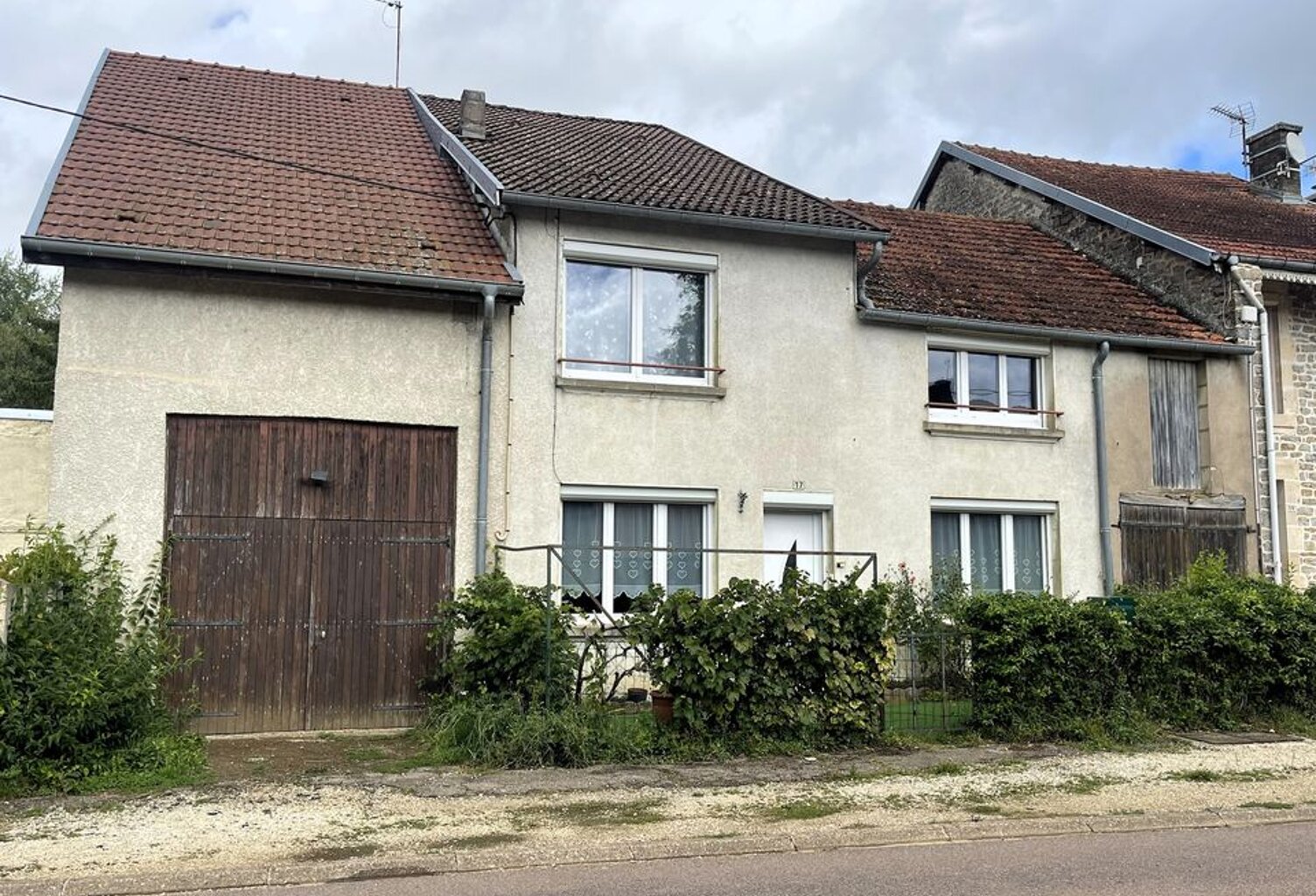 Maison de village avec jardin et garage — photo 1