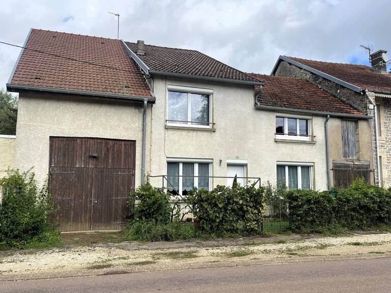 Maison de village avec jardin et garage — photo 1