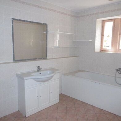 Appartement 4 pièces 157350 €