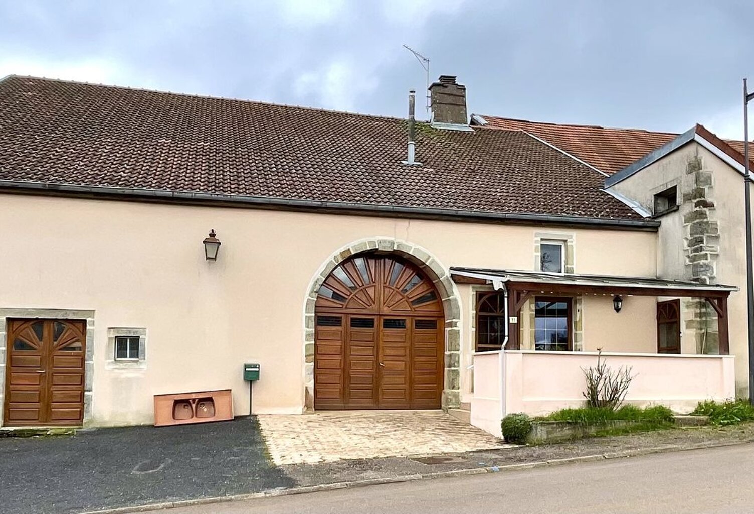 Ancienne ferme avec dépendances à vendre à — photo 1