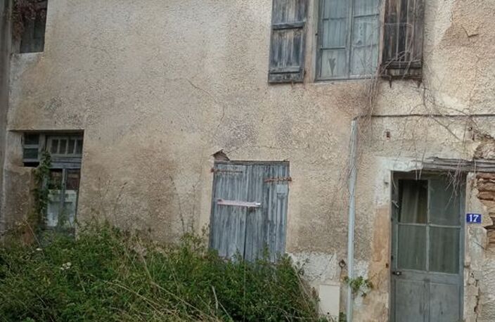 Maison ancienne à rénover au coeur du village de Crézancy — photo 3