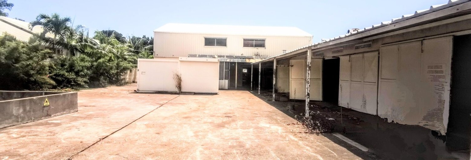 Local industriel 4 Pièces 1200 m² à vendre à Sainte-Marie (97438)