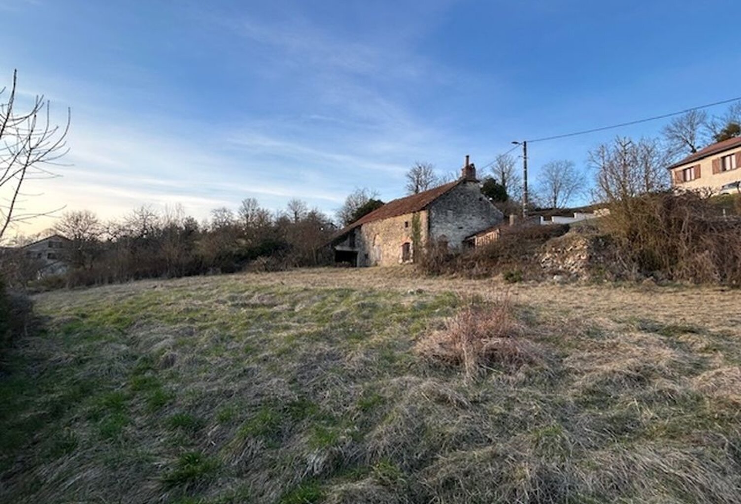 Maison à rénover avec terrain constructible. Opportunité à — photo 1