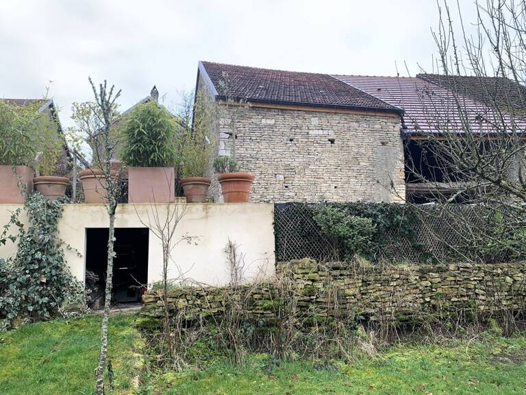Maison à rénover avec terrain, piscine et dépendances — photo 1