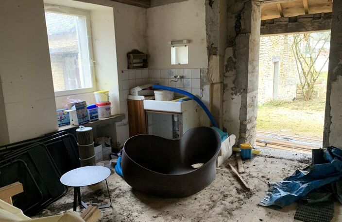 Maison à rénover avec terrain, piscine et dépendances — photo 5