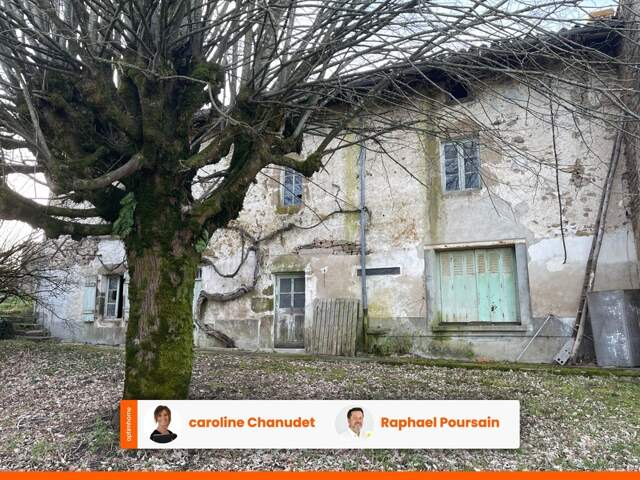 Trés belle maison en pierre à rénover avec grange et 1203 m2 de terrain — photo du bien