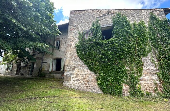 Trés belle maison en pierre à rénover avec grange et 1203 m2 de terrain — photo 4
