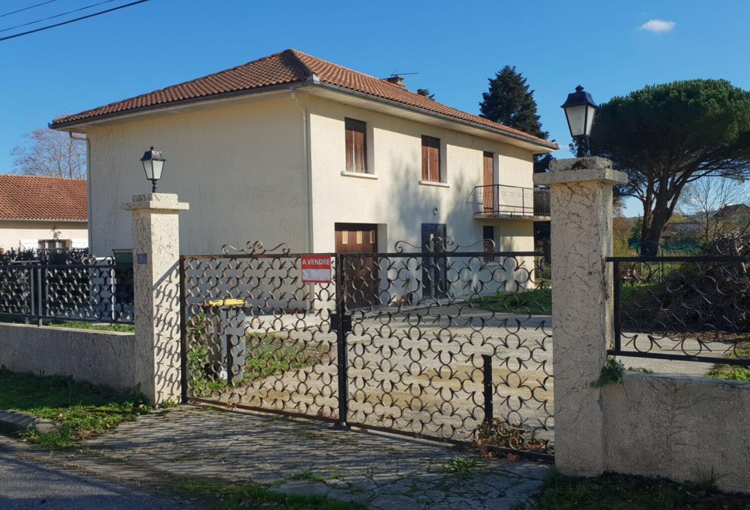 À vendre, Trie-sur-Baïse (Hautes-Pyrénées): Villa avec 6 chambres, garage/atelier et jardin de 990m². Cour avec parking, remise du jardin - à quelques minutes à pied des commerces — photo 1
