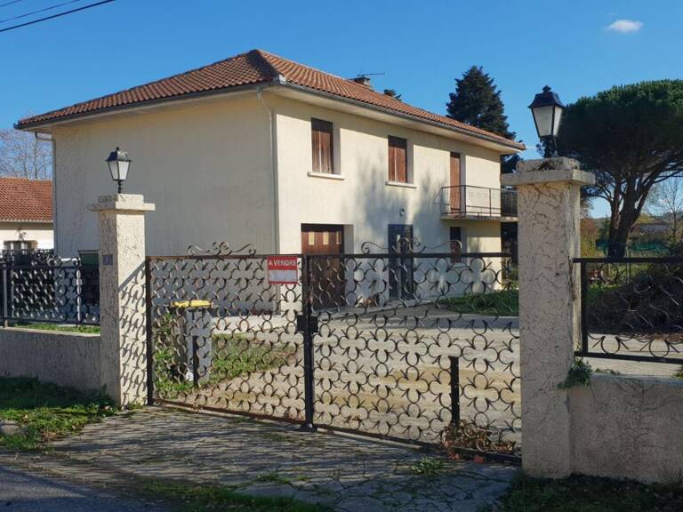 À vendre, Trie-sur-Baïse (Hautes-Pyrénées): Villa avec 6 chambres, garage/atelier et jardin de 990m². Cour avec parking, remise du jardin - à quelques minutes à pied des commerces — photo 1