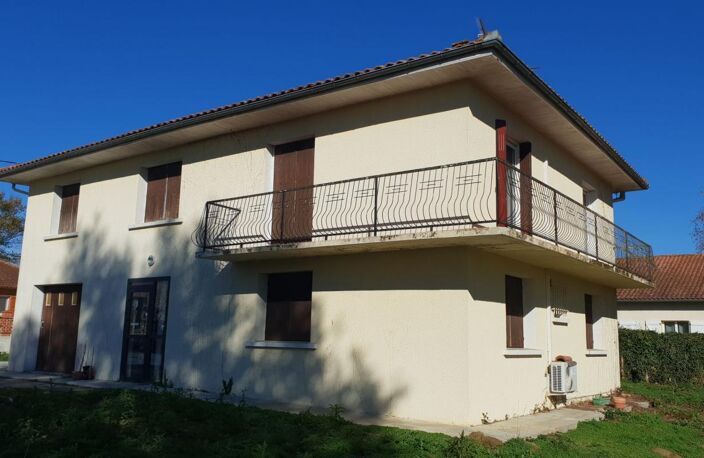 À vendre, Trie-sur-Baïse (Hautes-Pyrénées): Villa avec 6 chambres, garage/atelier et jardin de 990m². Cour avec parking, remise du jardin - à quelques minutes à pied des commerces — photo 2